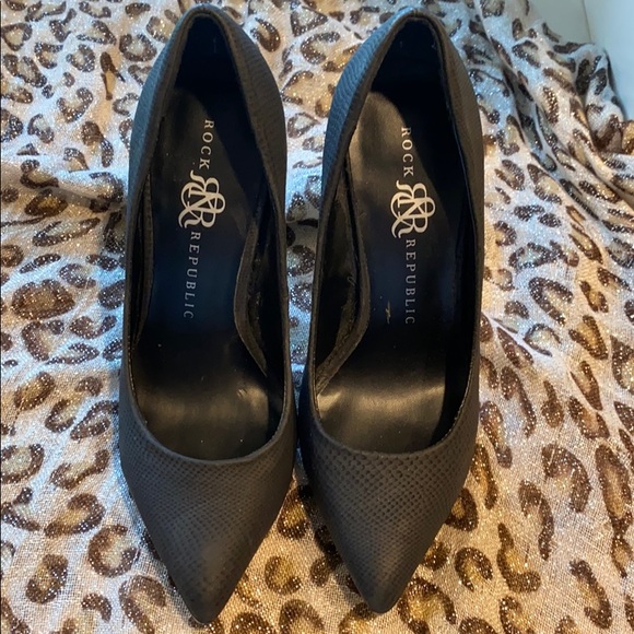 Shoes - Picture 1 of 3